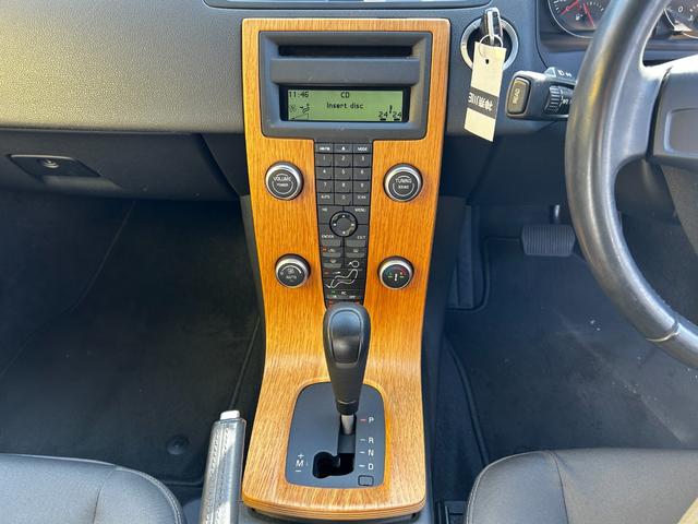 Ｖ５０ ２．０ｅアクティブ　ナビ　ＥＴＣ　バックカメラ　キーレス　走行距離４０８００キロ（27枚目）