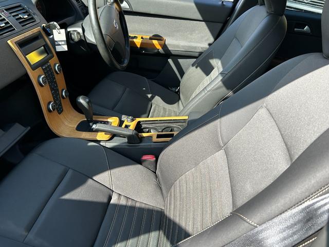 Ｖ５０ ２．０ｅアクティブ　ナビ　ＥＴＣ　バックカメラ　キーレス　走行距離４０８００キロ（48枚目）