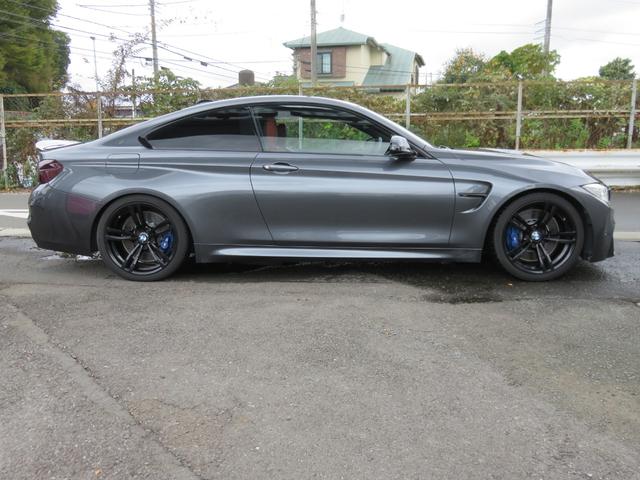 M4 M4クーペ 純正ナビ/前後ドラレコ/レッドレザーシート/KW車高調/カーボンルーフ/アイゼンマンマフラー/アクラポビッチリアディフューザー(4枚目)