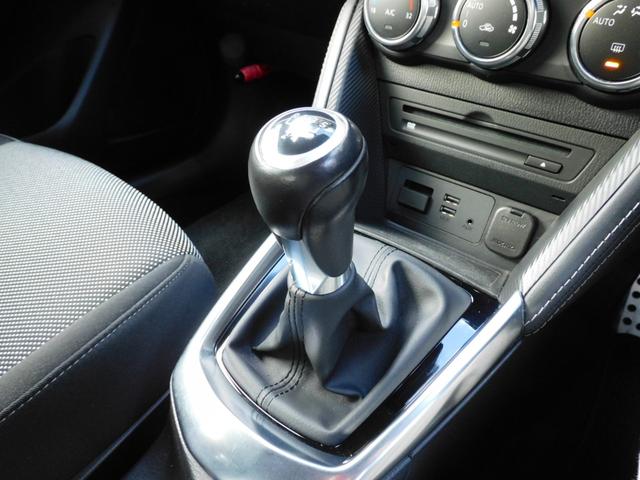 デミオ １３Ｓツーリング　純正ＳＤナビ　フルセグＴＶ　バックカメラ　Ｂｔ接続　プッシュスタート　ＬＥＤヘッドランプ　５速マニュアル（6枚目）