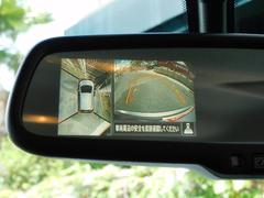 バックカメラがあれば後方の視野をカバーしてくれるので、安心・安全が確保できます。後退駐車のサポートにかかせないアイテムです！ 4