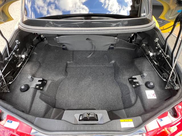 コペン ＧＲ　スポーツ　５速ＭＴ　・電動オープン　純正レカロ　純正ナビ　ＥＴＣ　ＧＲサイドスカート　オプションＨＫＳマフラー＆インパネパネル　フルセグＴＶ　ブルートゥース　ＣＤ　ＤＶＤ　シートヒーター　ＭＯＭＯステ　ＢＢＳ１６アルミ（11枚目）