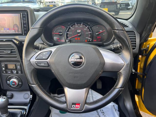 コペン ＧＲ　スポーツ　５速ＭＴ　・電動オープン　純正レカロ　純正ナビ　ＥＴＣ　ＧＲサイドスカート　オプションＨＫＳマフラー＆インパネパネル　フルセグＴＶ　ブルートゥース　ＣＤ　ＤＶＤ　シートヒーター　ＭＯＭＯステ　ＢＢＳ１６アルミ（13枚目）