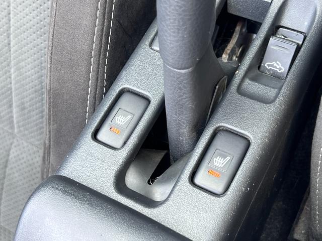 コペン ＧＲ　スポーツ　５速ＭＴ　・電動オープン　純正レカロ　純正ナビ　ＥＴＣ　ＧＲサイドスカート　オプションＨＫＳマフラー＆インパネパネル　フルセグＴＶ　ブルートゥース　ＣＤ　ＤＶＤ　シートヒーター　ＭＯＭＯステ　ＢＢＳ１６アルミ（14枚目）