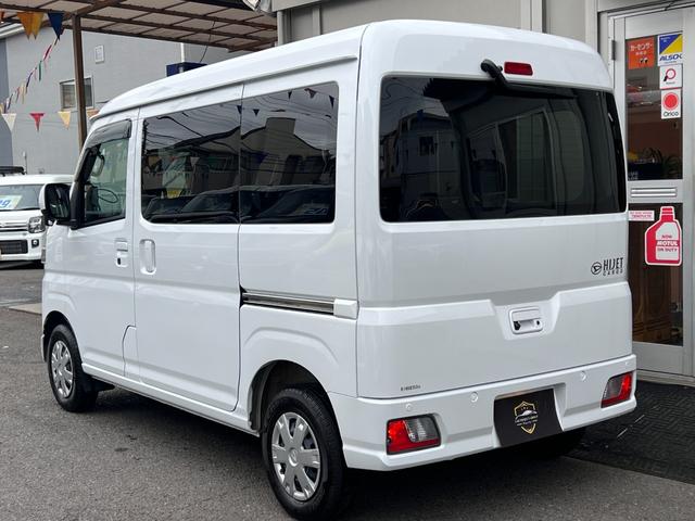 ハイゼットカーゴ クルーズターボ 4WD ・視界補助パック&バックカメラ ストラーダナビ 前後ドラレコ ETC2.0 黒革調シートカバー フルセグTV CD DVD BT接続 アームレスト フロア&荷室マット サイドバイザー スマートアシスト(6枚目)