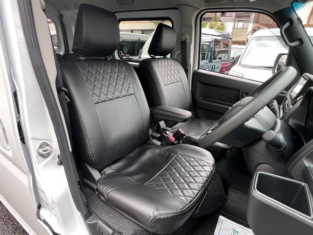 ハイゼットカーゴ クルーズターボ 4WD ・視界補助パック&バックカメラ ストラーダナビ 前後ドラレコ ETC2.0 黒革調シートカバー フルセグTV CD DVD BT接続 アームレスト フロア&荷室マット サイドバイザー スマートアシスト(8枚目)
