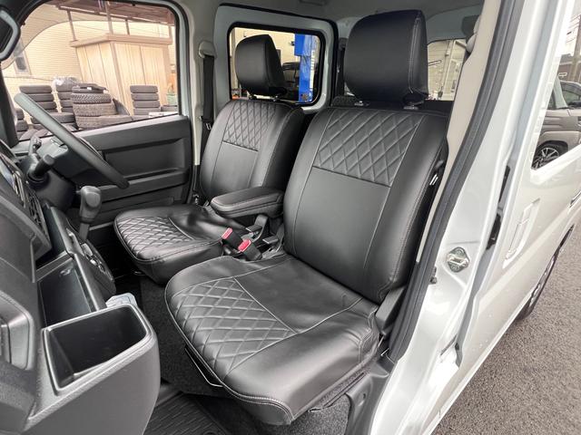 ハイゼットカーゴ クルーズターボ 4WD ・視界補助パック&バックカメラ ストラーダナビ 前後ドラレコ ETC2.0 黒革調シートカバー フルセグTV CD DVD BT接続 アームレスト フロア&荷室マット サイドバイザー スマートアシスト(9枚目)