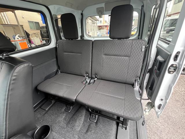 ハイゼットカーゴ クルーズターボ 4WD ・視界補助パック&バックカメラ ストラーダナビ 前後ドラレコ ETC2.0 黒革調シートカバー フルセグTV CD DVD BT接続 アームレスト フロア&荷室マット サイドバイザー スマートアシスト(10枚目)