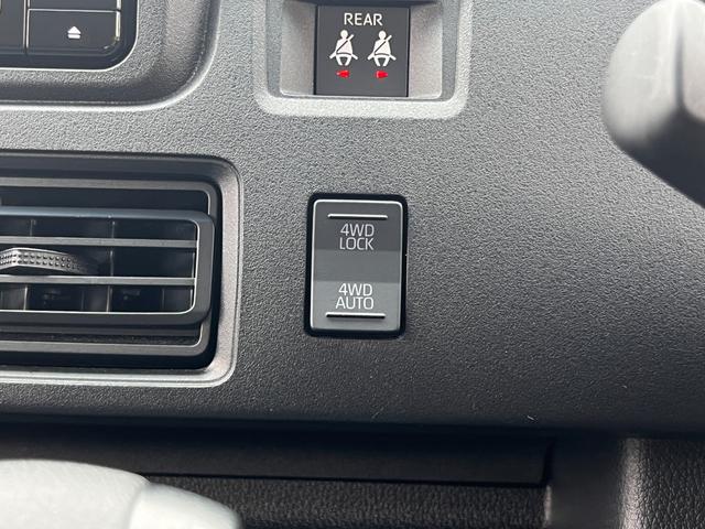 ハイゼットカーゴ クルーズターボ 4WD ・視界補助パック&バックカメラ ストラーダナビ 前後ドラレコ ETC2.0 黒革調シートカバー フルセグTV CD DVD BT接続 アームレスト フロア&荷室マット サイドバイザー スマートアシスト(15枚目)