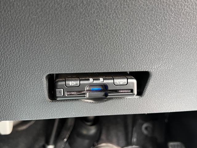 ハイゼットカーゴ クルーズターボ 4WD ・視界補助パック&バックカメラ ストラーダナビ 前後ドラレコ ETC2.0 黒革調シートカバー フルセグTV CD DVD BT接続 アームレスト フロア&荷室マット サイドバイザー スマートアシスト(20枚目)