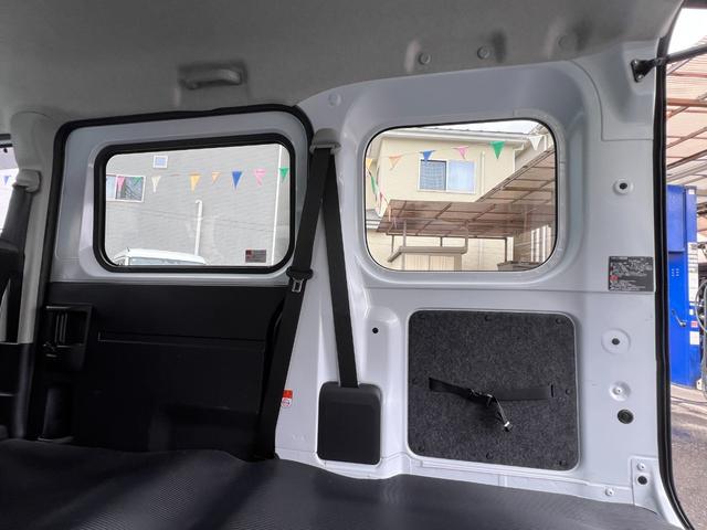 ハイゼットカーゴ クルーズターボ 4WD ・視界補助パック&バックカメラ ストラーダナビ 前後ドラレコ ETC2.0 黒革調シートカバー フルセグTV CD DVD BT接続 アームレスト フロア&荷室マット サイドバイザー スマートアシスト(42枚目)