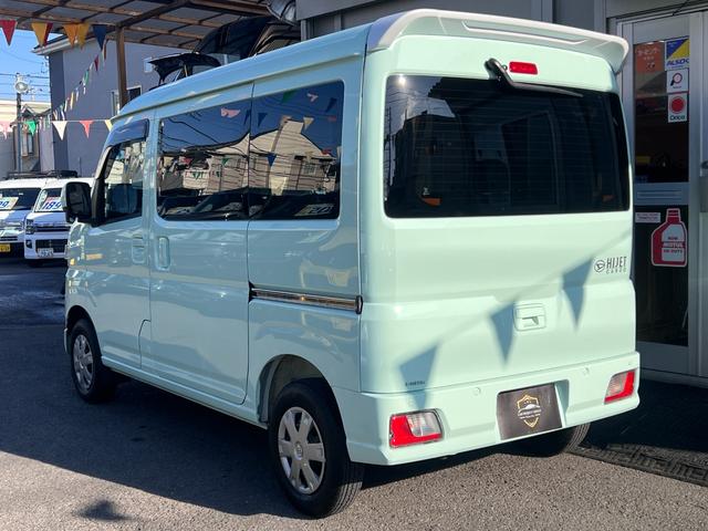 ハイゼットカーゴ クルーズ　４ＷＤ　５速ＭＴ　・純正ディスプレイオーディオ　ＣＤ　ＤＶＤ　ＵＳＢ　オプション（ＬＥＤフォグランプ／ルーフエンドスポイラー／マルチレール／ハンガーバー／リア５面＆セパレーターカーテン／フロアマット／サイドバイザー）（6枚目）