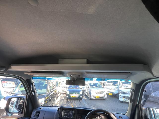 ハイゼットカーゴ クルーズ　４ＷＤ　５速ＭＴ　・純正ディスプレイオーディオ　ＣＤ　ＤＶＤ　ＵＳＢ　オプション（ＬＥＤフォグランプ／ルーフエンドスポイラー／マルチレール／ハンガーバー／リア５面＆セパレーターカーテン／フロアマット／サイドバイザー）（13枚目）