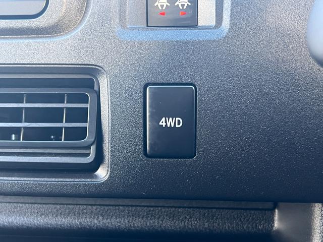 ハイゼットカーゴ クルーズ　４ＷＤ　５速ＭＴ　・純正ディスプレイオーディオ　ＣＤ　ＤＶＤ　ＵＳＢ　オプション（ＬＥＤフォグランプ／ルーフエンドスポイラー／マルチレール／ハンガーバー／リア５面＆セパレーターカーテン／フロアマット／サイドバイザー）（14枚目）