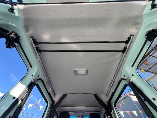 ハイゼットカーゴ クルーズ　４ＷＤ　５速ＭＴ　・純正ディスプレイオーディオ　ＣＤ　ＤＶＤ　ＵＳＢ　オプション（ＬＥＤフォグランプ／ルーフエンドスポイラー／マルチレール／ハンガーバー／リア５面＆セパレーターカーテン／フロアマット／サイドバイザー）（17枚目）