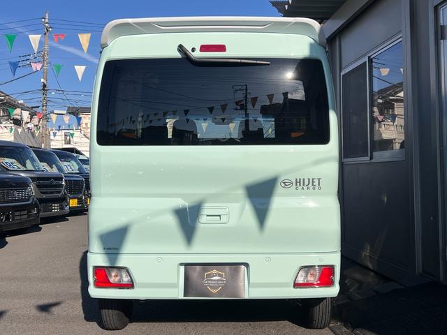 ハイゼットカーゴ クルーズ　４ＷＤ　５速ＭＴ　・純正ディスプレイオーディオ　ＣＤ　ＤＶＤ　ＵＳＢ　オプション（ＬＥＤフォグランプ／ルーフエンドスポイラー／マルチレール／ハンガーバー／リア５面＆セパレーターカーテン／フロアマット／サイドバイザー）（23枚目）