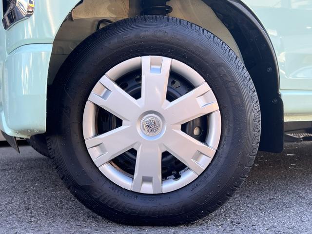 ハイゼットカーゴ クルーズ　４ＷＤ　５速ＭＴ　・純正ディスプレイオーディオ　ＣＤ　ＤＶＤ　ＵＳＢ　オプション（ＬＥＤフォグランプ／ルーフエンドスポイラー／マルチレール／ハンガーバー／リア５面＆セパレーターカーテン／フロアマット／サイドバイザー）（27枚目）