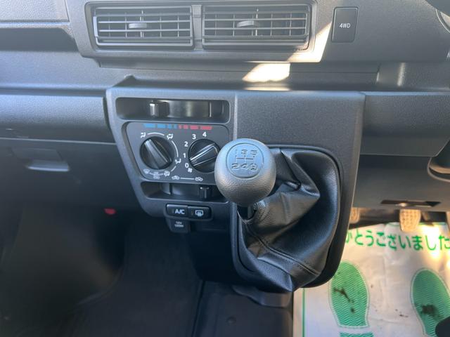 ハイゼットカーゴ クルーズ　４ＷＤ　５速ＭＴ　・純正ディスプレイオーディオ　ＣＤ　ＤＶＤ　ＵＳＢ　オプション（ＬＥＤフォグランプ／ルーフエンドスポイラー／マルチレール／ハンガーバー／リア５面＆セパレーターカーテン／フロアマット／サイドバイザー）（41枚目）