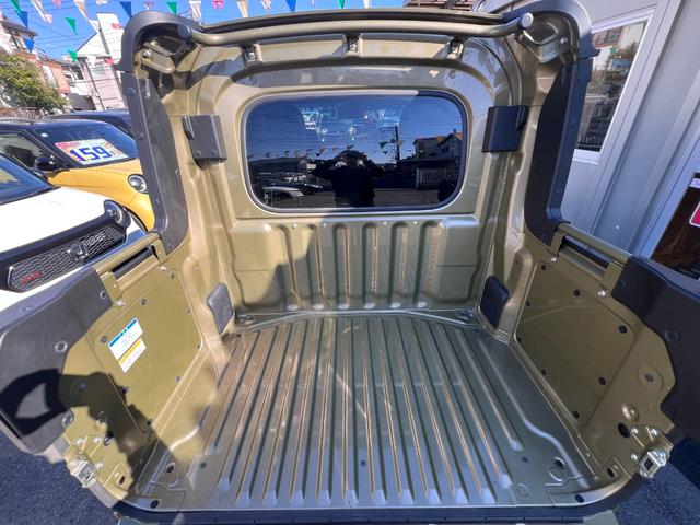 ハイゼットカーゴ デッキバンＧ　４ＷＤ　・純正ワイドメモリーナビ　Ｂカメラ　フルセグＴＶ　ナビ連動ドラレコ　ＥＴＣ　ＣＤ　ＤＶＤ　ブルートゥース　ＵＳＢ　フロアマット　サイドバイザー　コーナーセンサー　ルーフコンソール　スマートアシスト（8枚目）