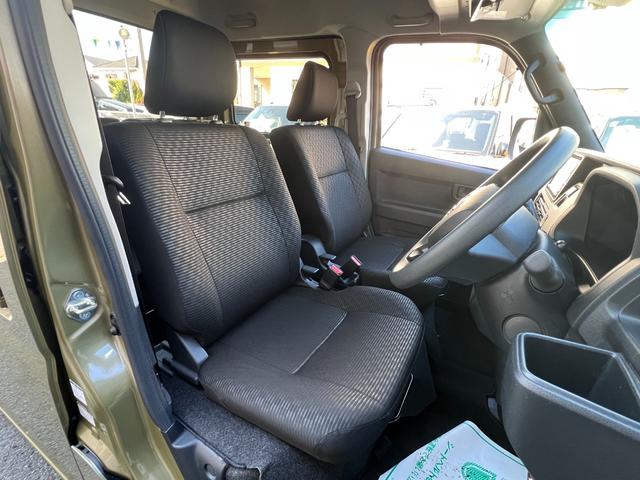 ハイゼットカーゴ デッキバンＧ　４ＷＤ　・純正ワイドメモリーナビ　Ｂカメラ　フルセグＴＶ　ナビ連動ドラレコ　ＥＴＣ　ＣＤ　ＤＶＤ　ブルートゥース　ＵＳＢ　フロアマット　サイドバイザー　コーナーセンサー　ルーフコンソール　スマートアシスト（10枚目）