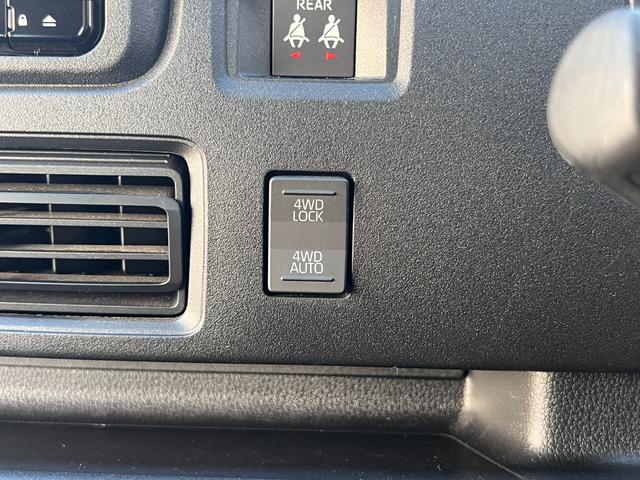 ハイゼットカーゴ デッキバンＧ　４ＷＤ　・純正ワイドメモリーナビ　Ｂカメラ　フルセグＴＶ　ナビ連動ドラレコ　ＥＴＣ　ＣＤ　ＤＶＤ　ブルートゥース　ＵＳＢ　フロアマット　サイドバイザー　コーナーセンサー　ルーフコンソール　スマートアシスト（17枚目）