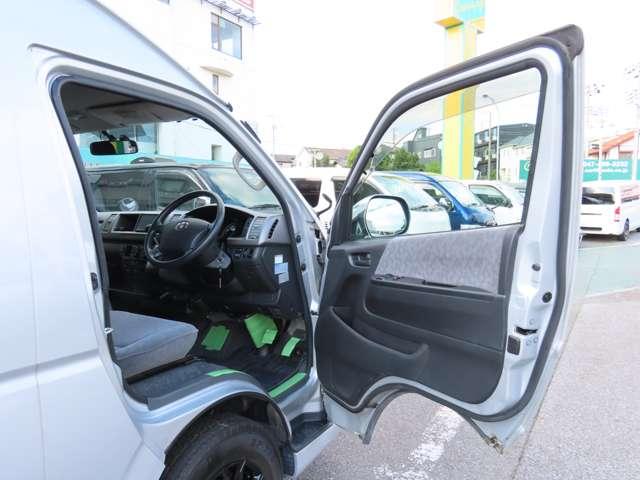 ハイエースワゴン グランドキャビン 純正ナビTVバックモニター フリップダウンモニター ETC 社外ドライブレコーダー 社外15インチアルミ(11枚目)