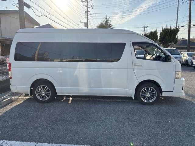 ハイエースバン SロングワイドDX GLパッケージ スーパーロング ハイルーフワイドボディ 4WD GLパッケージ 社外ナビTVバックモニター Wエアコン リアヒーター フロントスポイラー 17インチアルミ ETC(3枚目)