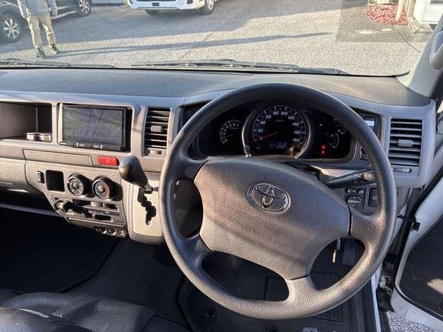 ハイエースバン SロングワイドDX GLパッケージ スーパーロング ハイルーフワイドボディ 4WD GLパッケージ 社外ナビTVバックモニター Wエアコン リアヒーター フロントスポイラー 17インチアルミ ETC(11枚目)