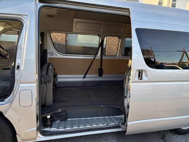 ハイエースバン ＳロングワイドＤＸ　ＧＬパッケージ　ディーゼルターボ　スーパーロング　ハイルーフワイドボディ　Ｗエアコン　社外ナビＴＶバックモニター　ＥＴＣ　１５インチアルミタイヤ（12枚目）