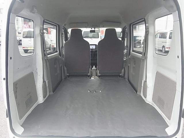 エブリイ ＰＡ　オートマ５速２速発進　エアコン　パワステ　エアバック　ナビ　５ドア（4枚目）