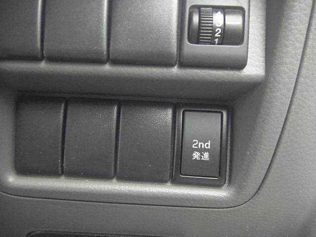 エブリイ ＰＡ　オートマ５速２速発進　エアコン　パワステ　エアバック　ナビ　５ドア（8枚目）