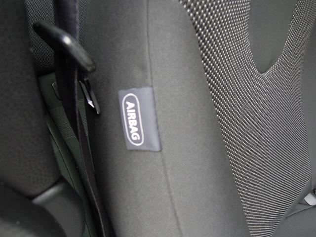 ＭＩＮＩ クーパー　キーレスキー２本　革巻きハンドル　オートＨＩＤヘッドライト　社外アルミホイール　ＣＤ　ＡＵＸ　オンダッシュナビ　ワンセグＴＶ（17枚目）