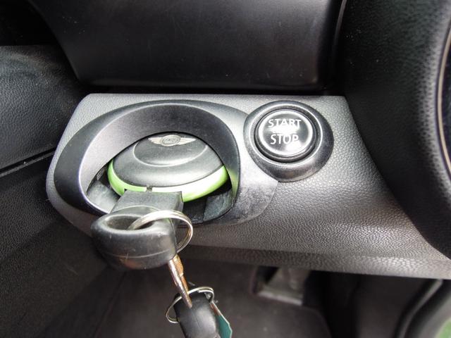 ＭＩＮＩ クーパー　キーレスキー２本　革巻きハンドル　オートＨＩＤヘッドライト　社外アルミホイール　ＣＤ　ＡＵＸ　オンダッシュナビ　ワンセグＴＶ（21枚目）