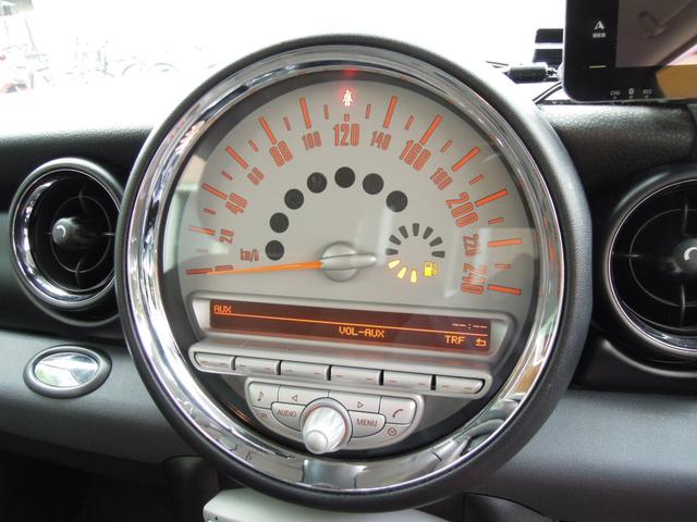 ＭＩＮＩ クーパー　キーレスキー２本　革巻きハンドル　オートＨＩＤヘッドライト　社外アルミホイール　ＣＤ　ＡＵＸ　オンダッシュナビ　ワンセグＴＶ（23枚目）