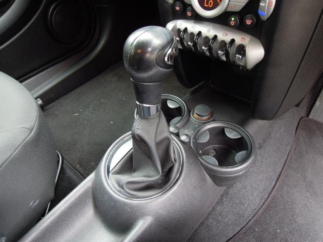 ＭＩＮＩ クーパー　キーレスキー２本　革巻きハンドル　オートＨＩＤヘッドライト　社外アルミホイール　ＣＤ　ＡＵＸ　オンダッシュナビ　ワンセグＴＶ（26枚目）