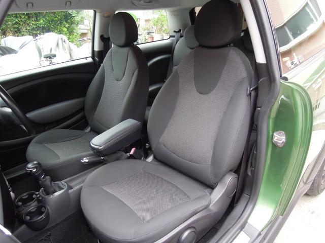 ＭＩＮＩ クーパー　キーレスキー２本　革巻きハンドル　オートＨＩＤヘッドライト　社外アルミホイール　ＣＤ　ＡＵＸ　オンダッシュナビ　ワンセグＴＶ（30枚目）