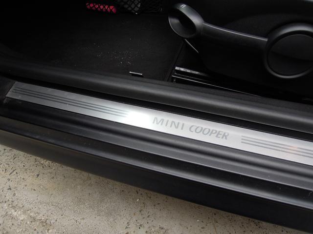 ＭＩＮＩ クーパー　キーレスキー２本　革巻きハンドル　オートＨＩＤヘッドライト　社外アルミホイール　ＣＤ　ＡＵＸ　オンダッシュナビ　ワンセグＴＶ（33枚目）