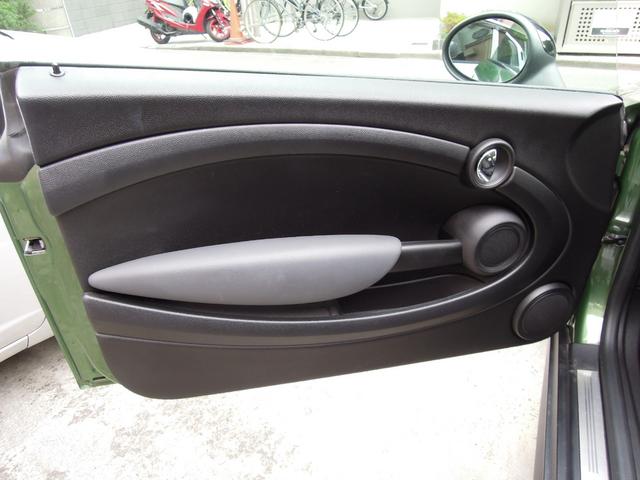 ＭＩＮＩ クーパー　キーレスキー２本　革巻きハンドル　オートＨＩＤヘッドライト　社外アルミホイール　ＣＤ　ＡＵＸ　オンダッシュナビ　ワンセグＴＶ（34枚目）