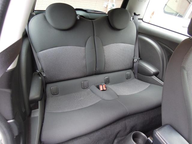 ＭＩＮＩ クーパー　キーレスキー２本　革巻きハンドル　オートＨＩＤヘッドライト　社外アルミホイール　ＣＤ　ＡＵＸ　オンダッシュナビ　ワンセグＴＶ（37枚目）