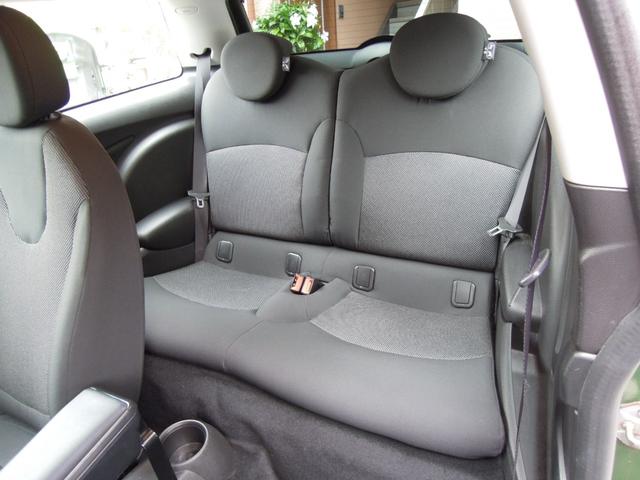 ＭＩＮＩ クーパー　キーレスキー２本　革巻きハンドル　オートＨＩＤヘッドライト　社外アルミホイール　ＣＤ　ＡＵＸ　オンダッシュナビ　ワンセグＴＶ（38枚目）