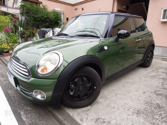 ＭＩＮＩ クーパー　キーレスキー２本　革巻きハンドル　オートＨＩＤヘッドライト　社外アルミホイール　ＣＤ　ＡＵＸ　オンダッシュナビ　ワンセグＴＶ（50枚目）