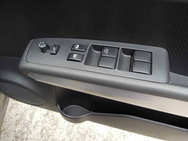 エクストレイル ２０Ｘ　禁煙　ワンオーナー　パートタイム４ＷＤ　純正ナビ　フルセグＴＶ　バックカメラ　スマートキー　オートＨＩＤライト　オートエアコン　純正１７インチアルミ　ＥＴＣ　記録簿　取説（18枚目）