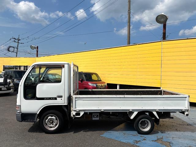 アトラストラック ロングスーパーローＤＸ　ロング　１０尺　低床　Ｗタイヤ　１．５ｔ積み　車両総重量３，１５５Ｋｇ　木製荷台　パワステ　パワーウィンド　ＥＴＣ　ＦＭ＆ＡＭラジオ　集中ドアロック　フォグランプ　ドアバイザー　タイミングチェーン（4枚目）