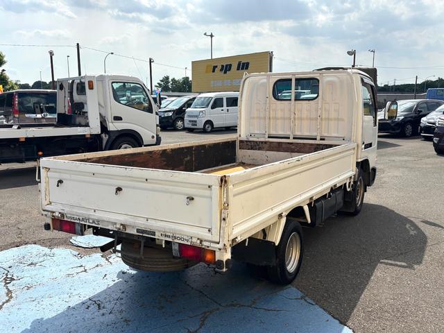 アトラストラック ロングスーパーローＤＸ　ロング　１０尺　低床　Ｗタイヤ　１．５ｔ積み　車両総重量３，１５５Ｋｇ　木製荷台　パワステ　パワーウィンド　ＥＴＣ　ＦＭ＆ＡＭラジオ　集中ドアロック　フォグランプ　ドアバイザー　タイミングチェーン（8枚目）