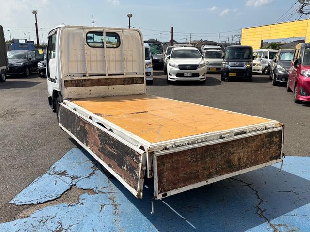 アトラストラック ロングスーパーローＤＸ　ロング　１０尺　低床　Ｗタイヤ　１．５ｔ積み　車両総重量３，１５５Ｋｇ　木製荷台　パワステ　パワーウィンド　ＥＴＣ　ＦＭ＆ＡＭラジオ　集中ドアロック　フォグランプ　ドアバイザー　タイミングチェーン（9枚目）