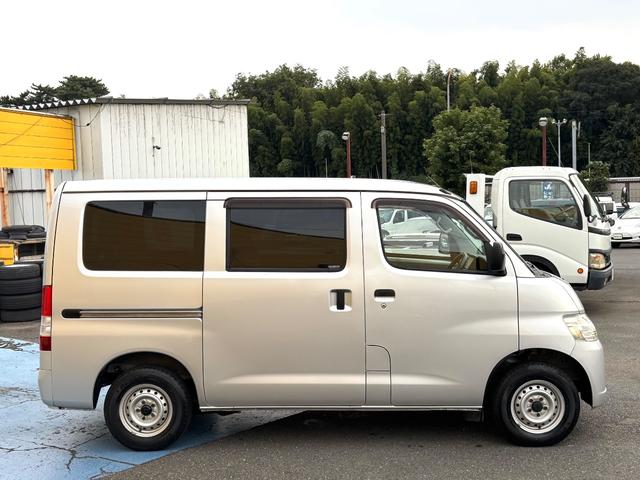 ライトエースバン ＧＬ　４ＷＤ　純正ナビＴＶ　ＣＤ　ＡＵＸ　Ｂｌｕｅｔｏｏｔｈ　ＥＴＣ　キーレス　リアヒーター　リアフォグ　Ｗエアバッグ　ＡＢＳ　センターデフロック　電動ドアミラー　ドアバイザー　タイミングチェーン　５人乗り（5枚目）