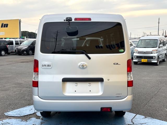 ライトエースバン ＧＬ　４ＷＤ　純正ナビＴＶ　ＣＤ　ＡＵＸ　Ｂｌｕｅｔｏｏｔｈ　ＥＴＣ　キーレス　リアヒーター　リアフォグ　Ｗエアバッグ　ＡＢＳ　センターデフロック　電動ドアミラー　ドアバイザー　タイミングチェーン　５人乗り（7枚目）