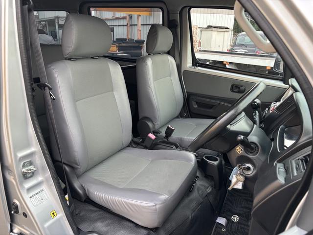 ライトエースバン ＧＬ　４ＷＤ　純正ナビＴＶ　ＣＤ　ＡＵＸ　Ｂｌｕｅｔｏｏｔｈ　ＥＴＣ　キーレス　リアヒーター　リアフォグ　Ｗエアバッグ　ＡＢＳ　センターデフロック　電動ドアミラー　ドアバイザー　タイミングチェーン　５人乗り（14枚目）
