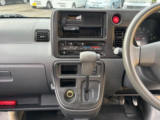 ハイゼットカーゴ ＤＸ　ハイルーフ　パワーウィンド　社外アルミ　ＬＥＤヘッドライト　Ｗエアバッグ　ＥＴＣ　ＦＭ＆ＡＭラジオ　オーバーヘッドコンソール　ドアバイザー　ヘッドライトレベライザー　集中ドアロック　タイミングチェーン（16枚目）