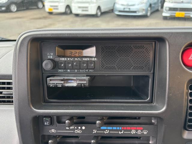 ハイゼットカーゴ ＤＸ　ハイルーフ　パワーウィンド　社外アルミ　ＬＥＤヘッドライト　Ｗエアバッグ　ＥＴＣ　ＦＭ＆ＡＭラジオ　オーバーヘッドコンソール　ドアバイザー　ヘッドライトレベライザー　集中ドアロック　タイミングチェーン（17枚目）